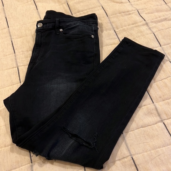 Good American Good Legs Jeans - Picture 3 of 9